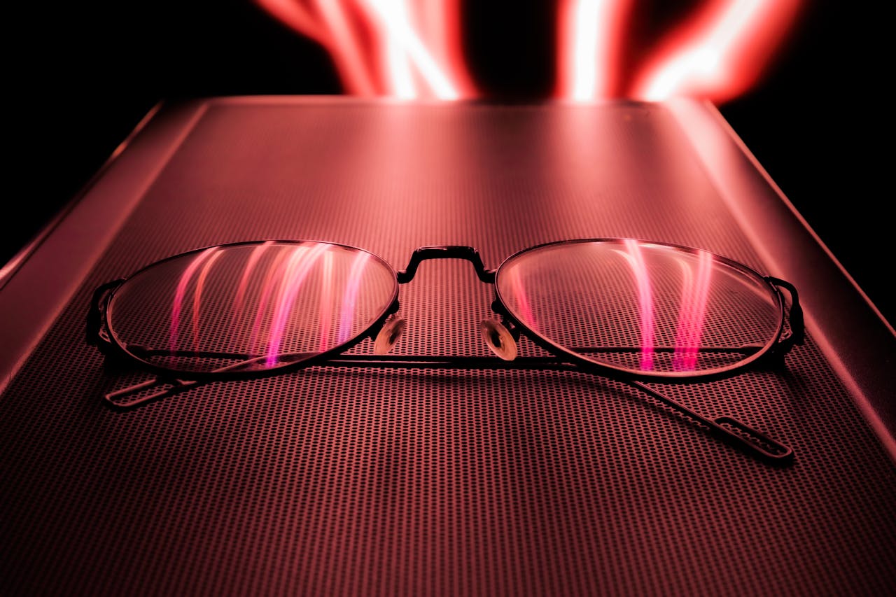 Read more about the article Top 5 Luxury Rayban Still Red Glasses 2025