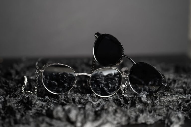 Wire frame glasses trend