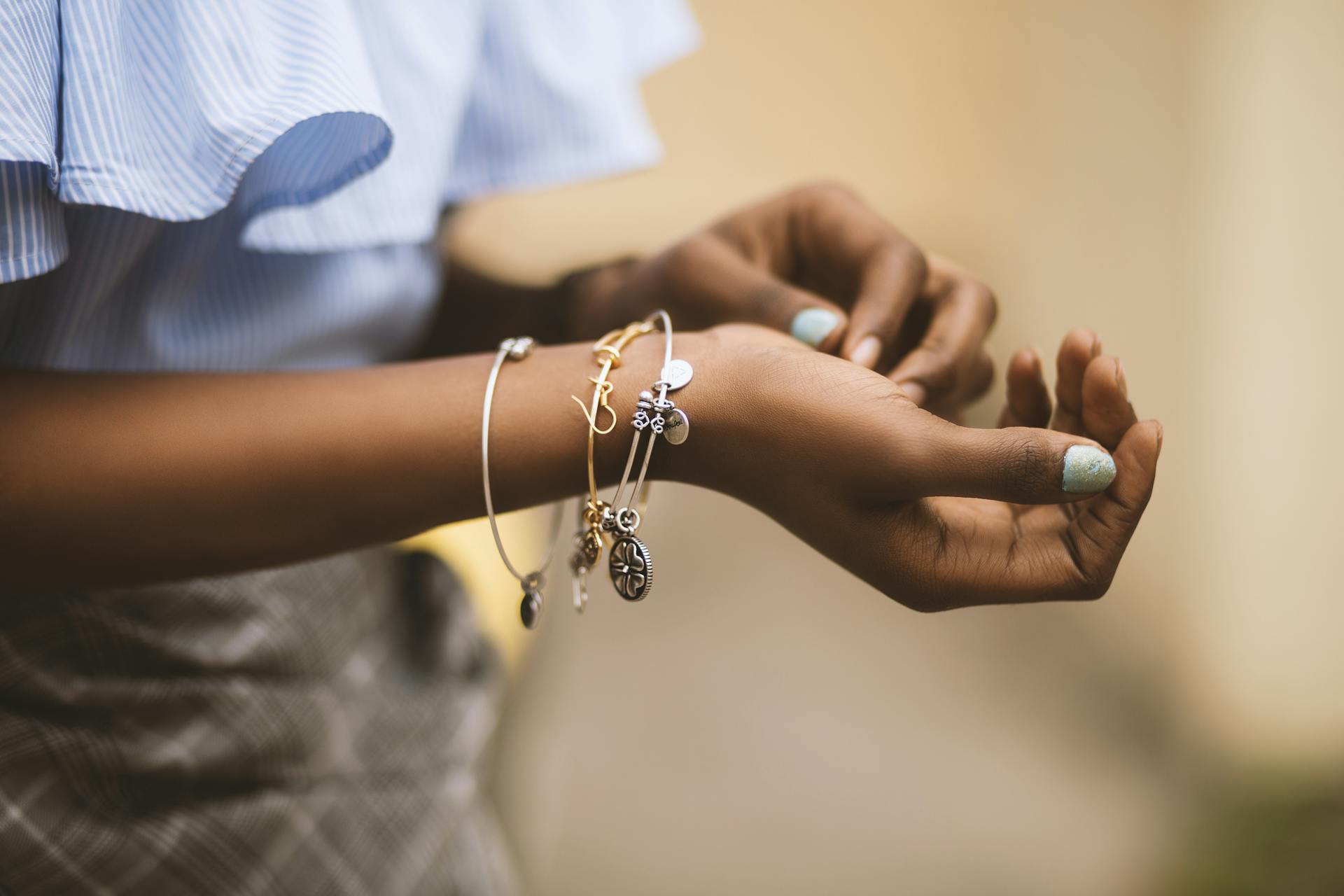 Read more about the article Best 7 Medic Alert Bracelet for Women – 2025