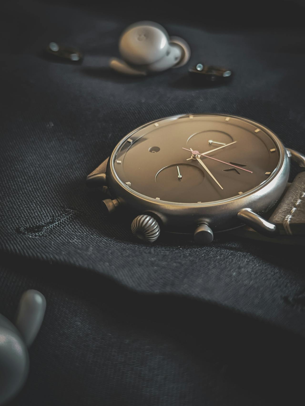 You are currently viewing Tissot Tradition Chronograph Watch vs. Waterbury Fly Back & Apple Watch – 2025