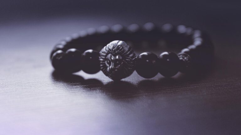 Black beads bracelet for ladies