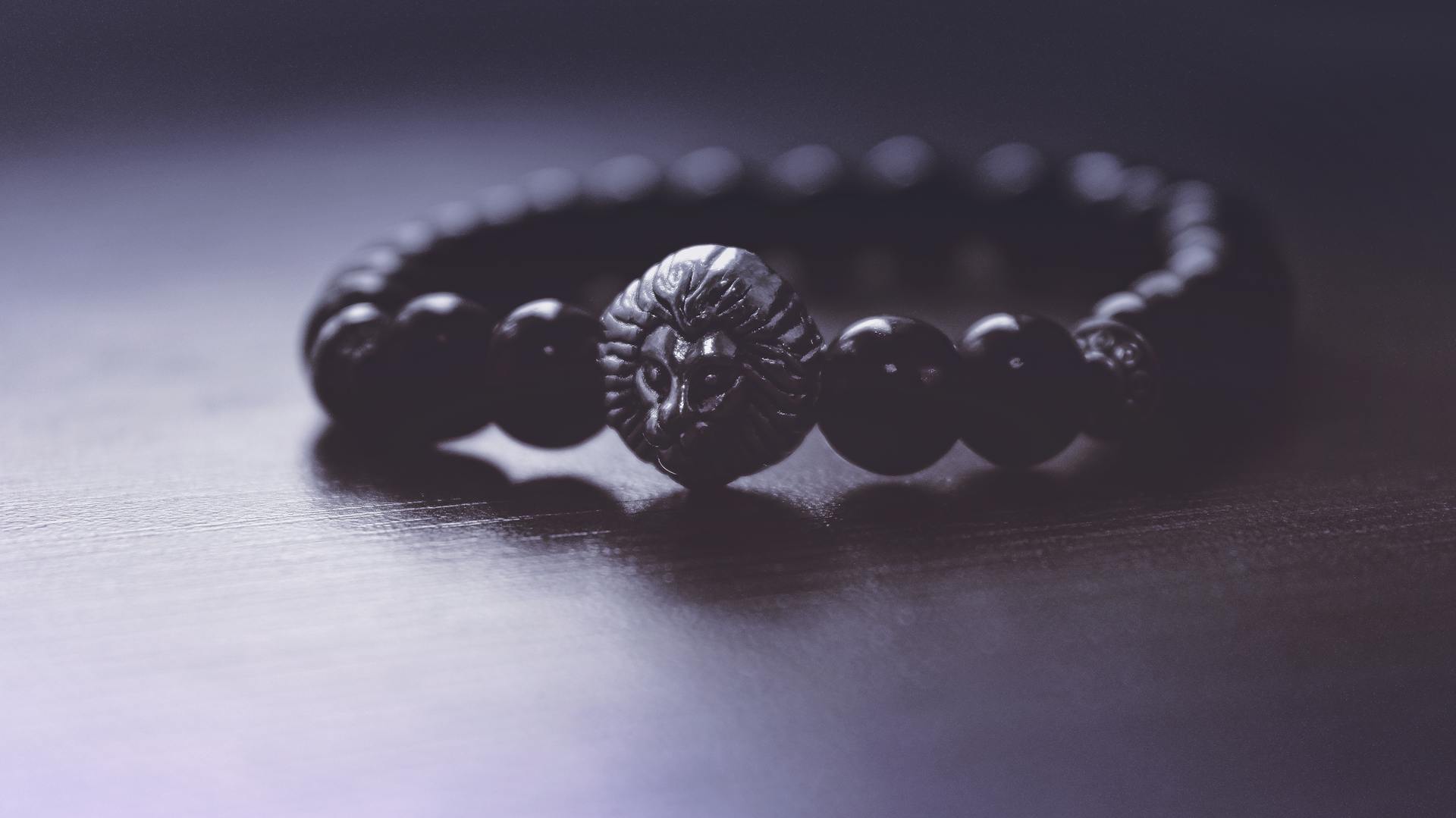Read more about the article Best 5 Black Beads Bracelet for Ladies Elengance and Luxury – 2025