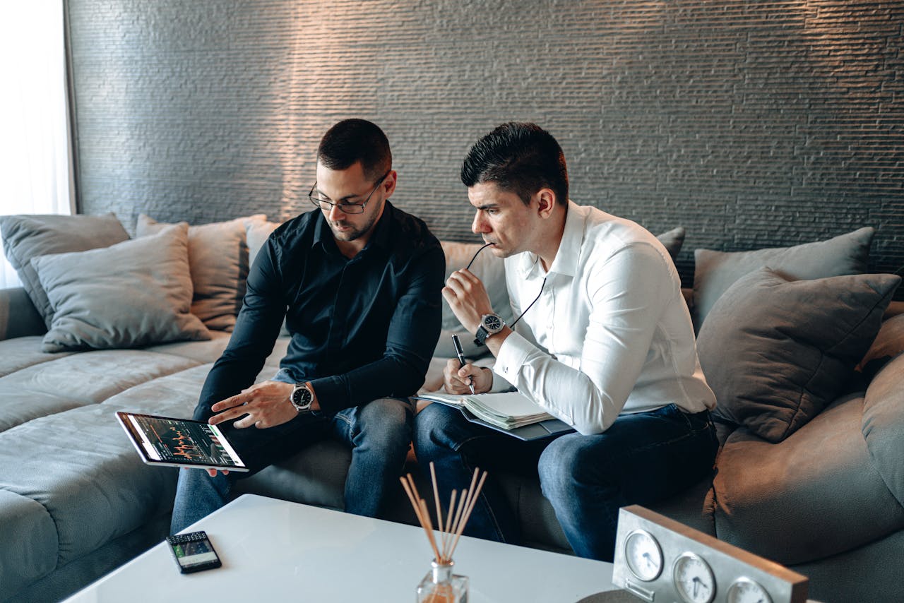 Read more about the article Best 6 Watches for Business Professionals 2025